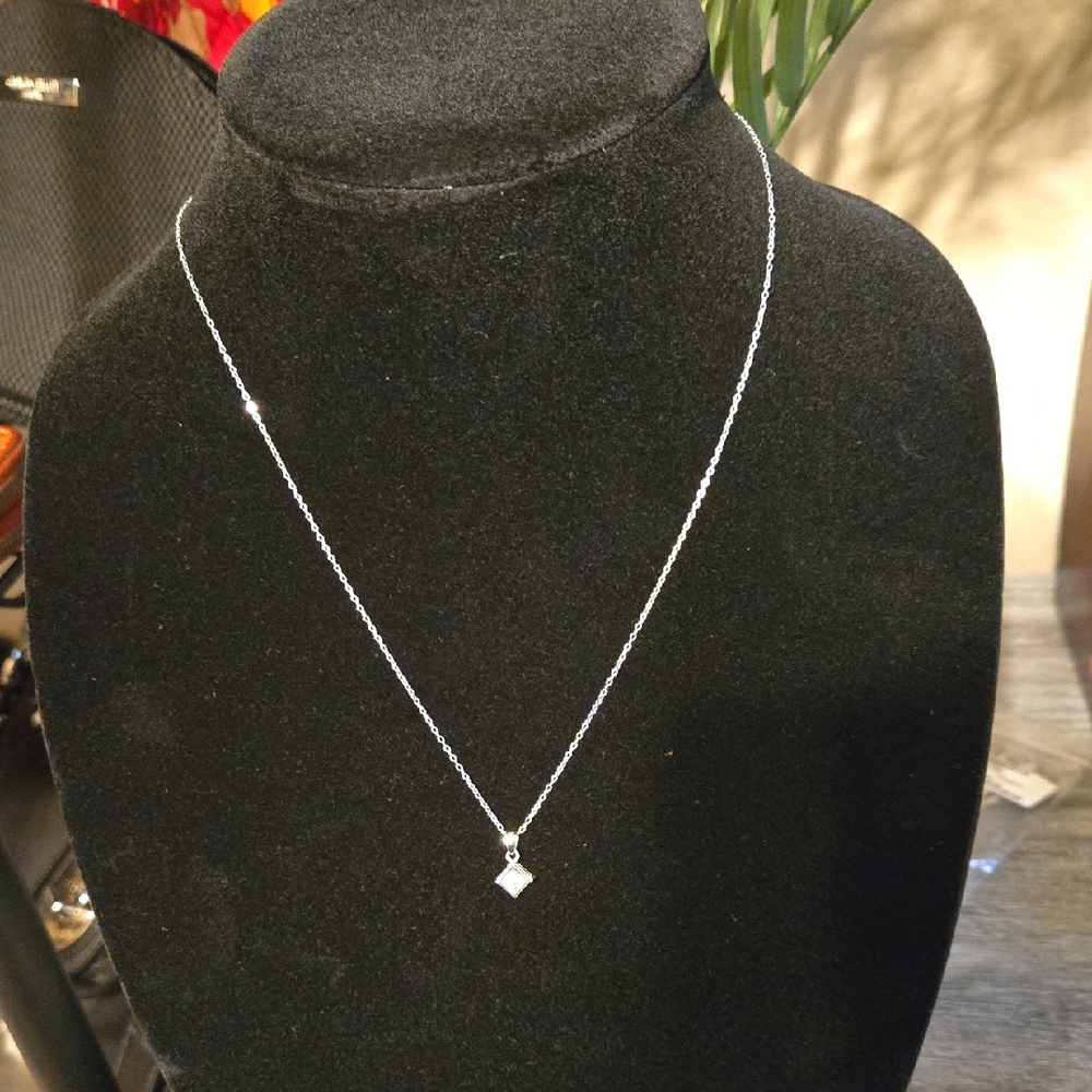 Elegant 925 Sterling Silver 0.5 Carat Moissanite Necklace